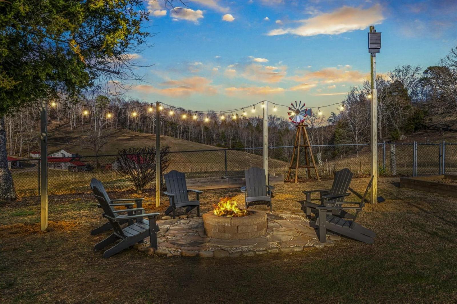 Hidden Star Hideaway-Blackberry Farm-Smoky Mtn Nat Park-Hot Tub- Fire Pit- Fenced Yard- Pet Friendly Walland Εξωτερικό φωτογραφία