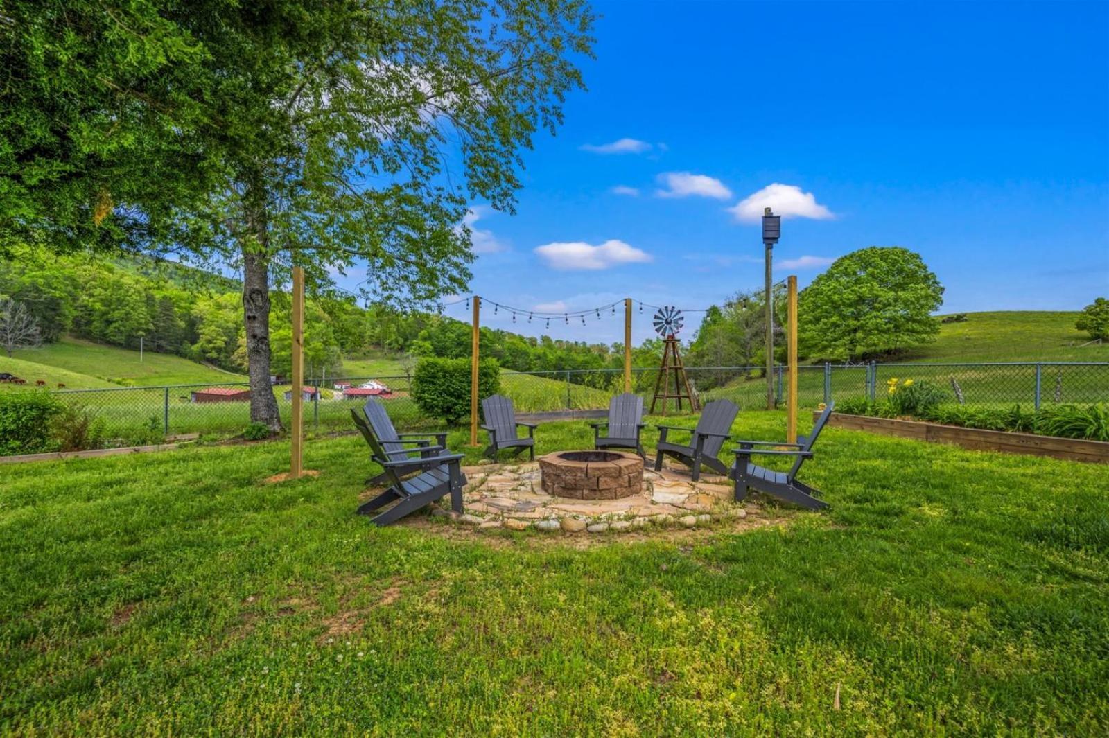 Hidden Star Hideaway-Blackberry Farm-Smoky Mtn Nat Park-Hot Tub- Fire Pit- Fenced Yard- Pet Friendly Walland Εξωτερικό φωτογραφία
